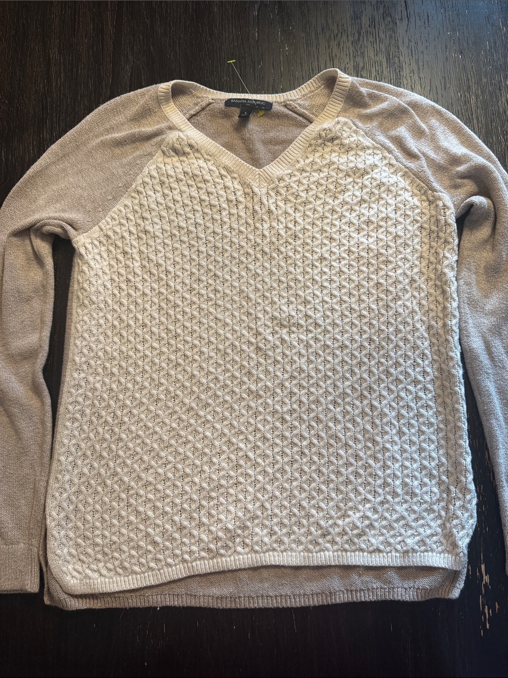 Banana Republic Women's Cream Textured V-Neck Sweater